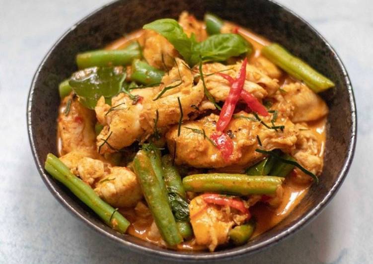 How to Make Homemade Panang Chicken Curry