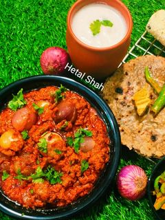 આખી ડુંગળી નું શાક (Akhi Dungli Shak Recipe In Gujarati) રેસીપી મુખ્ય ફોટો