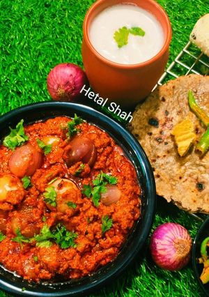 આખી ડુંગળી નું શાક (Akhi Dungli Shak Recipe In Gujarati) રેસીપી મુખ્ય ફોટો