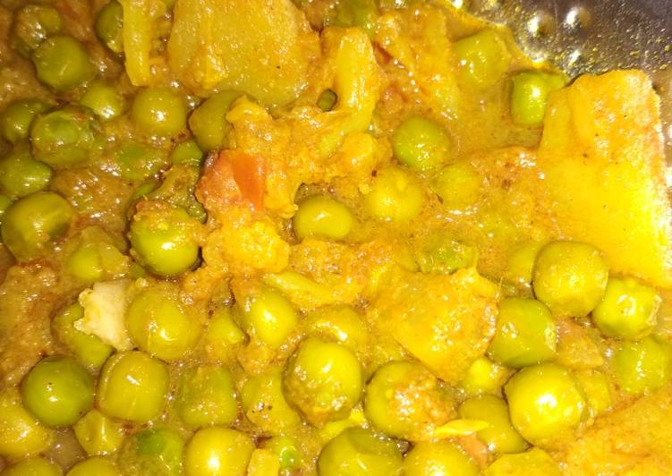 Recipe of Any-night-of-the-week Green matar potato ki sabji