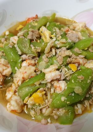 รูปของ #อาหารง้ายง่าย บวบผัดไข่ ใส่หมูฉับ 😁
