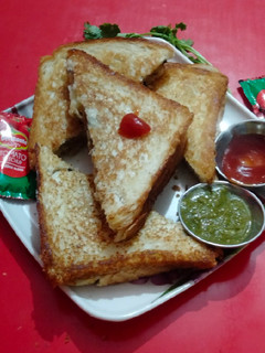 चीज़ सैंडविच (cheese sandwich recipe in Hindi) रेसिपी मुख्य फोटो
