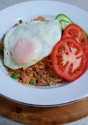 A picture of Nasi goreng (fried rice).