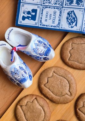 Una foto de Galletitas tipo Speculaas con mezcla de especias original de N. L. 🇳🇱 Speculaas Kruiden 🇳🇱 Thx. Yani 🥰