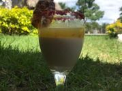 Una foto de coulis de piña