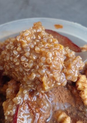 Una foto de Quinoa dulce, al café con durazno