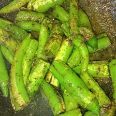 A picture of Green chilli pickle.