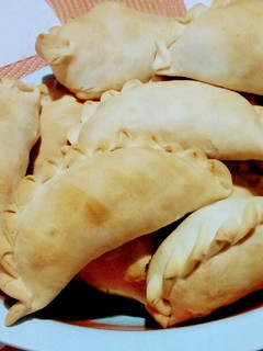 Una foto de Empanadas de pollo y queso
