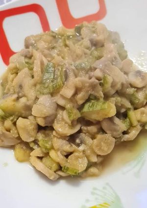 O poză a rețetei Tocăniță cu ciuperci și zucchine!.