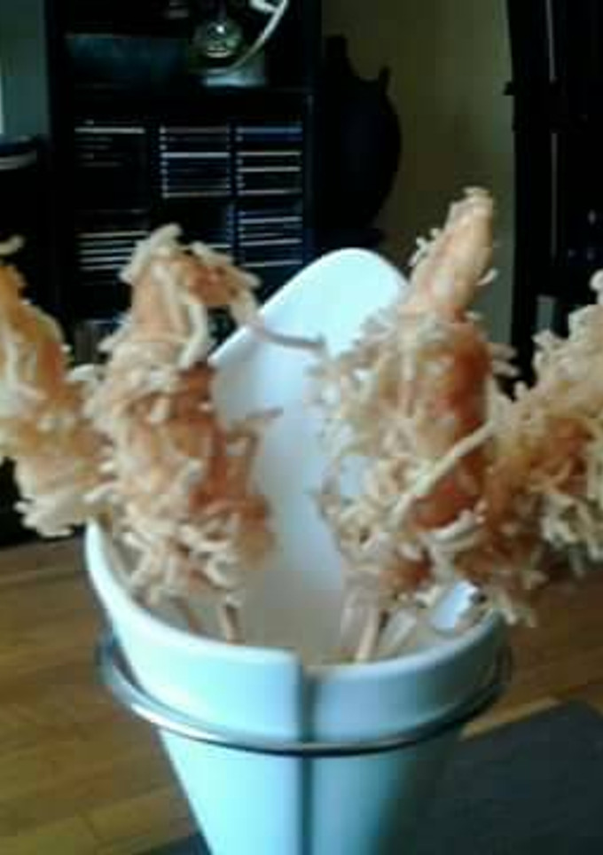 Una foto de Langostinos rebozados con fideos de arroz