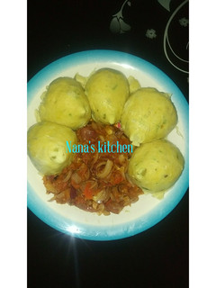 A picture of Potatoe moi_moi with tomatoe and onion sauce.