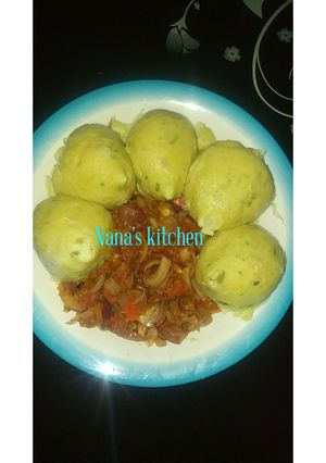 A picture of Potatoe moi_moi with tomatoe and onion sauce.