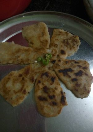 A picture of Flower Aallo paratha.