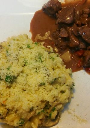 Una foto de Risotto de hongos y carne al vino tinto