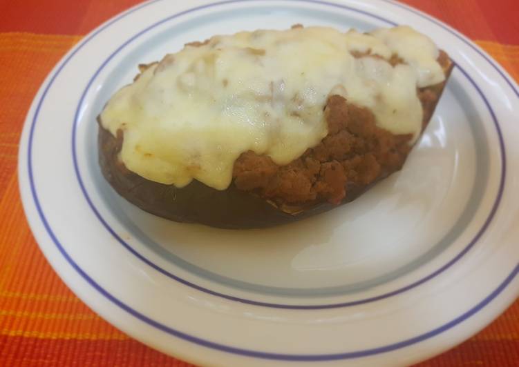 Berenjena rellena de carne picada