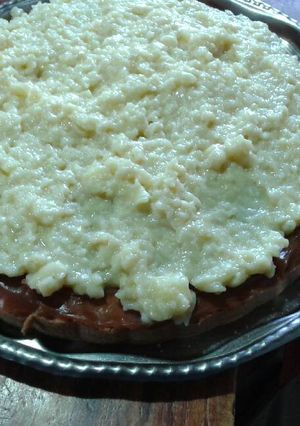 Una foto de Tarta de dulce de leche y crema