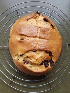 A picture of Raisin bread/semmel.