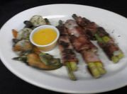 Una foto de parrilla de espárragos