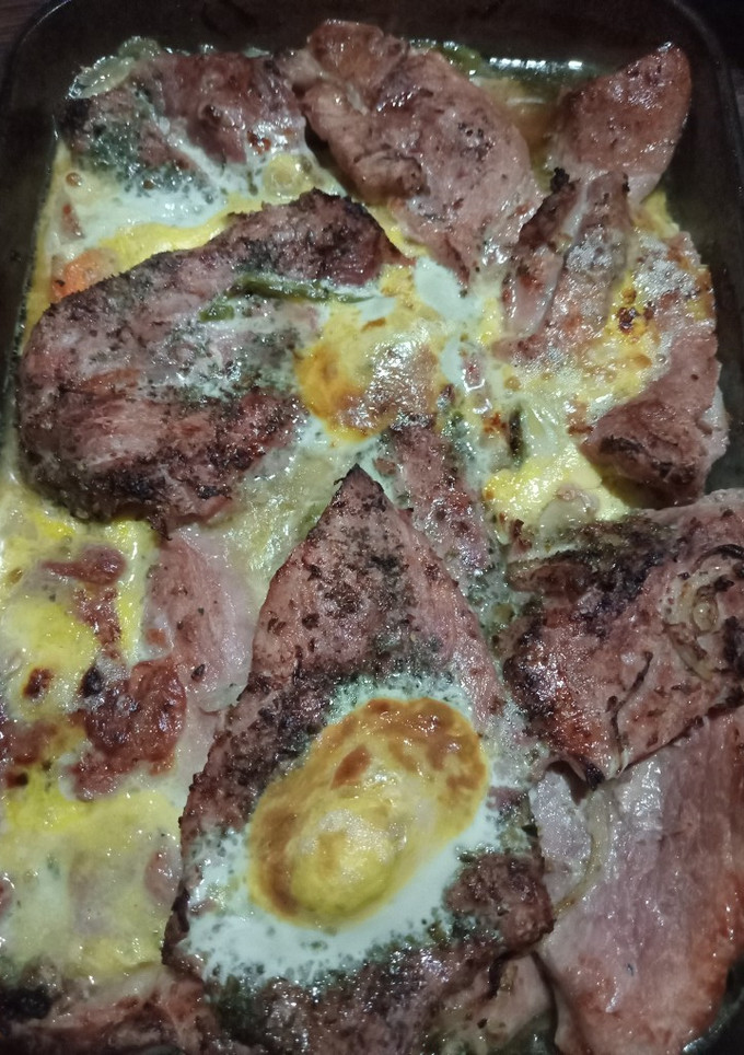 Una foto de Churrasco de cerdo al horno con puré