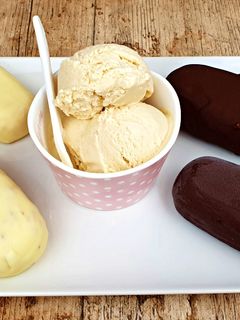Una foto de Helado de Vainilla Casero y Helados Magnum Caseros