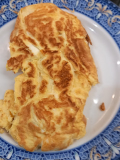 Una foto de Tortilla francesa con queso brie