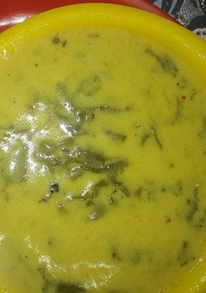 A picture of Palak kadhi.