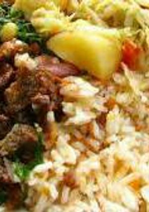 A picture of Boiled Rice with Fried Beef and Vegetables.
