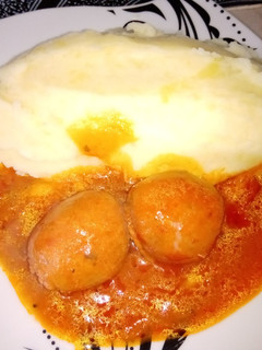 Una foto de Chorizo a la Pomarola con Puré