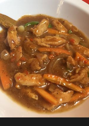 A picture of Shredded chicken sauce.