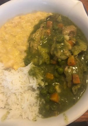 Una foto de Seco de pollo con frejoles y arroz