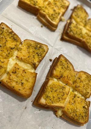 Foto resep Garlic Cheesy Toast ❤️👦🏻👧