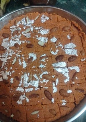 बेसन चक्की (besan chakki recipe in Hindi) रेसिपी मुख्य फोटो