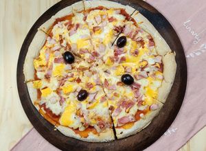 Una foto de 🍕🇮🇹 Pizza estilo Napolitano 🤌🏼Larga fermentación 🇮🇹🍕 Liviana y deliciosa!