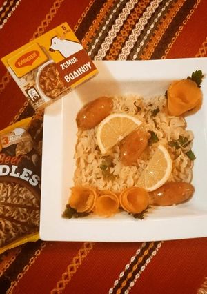 O poză a rețetei Noodles cu cârnăciori.