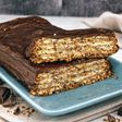 Turrón de avena casero con ganache de chocolate