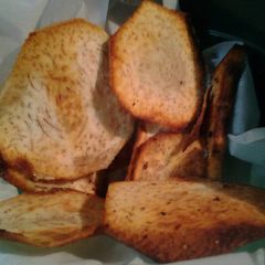 A picture of Taro chips fried.