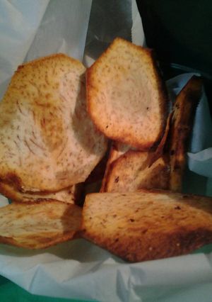 A picture of Taro chips fried.