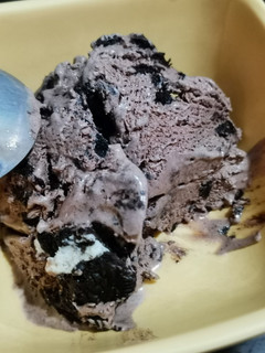 A picture of Chocolate Oreo Ice Cream.