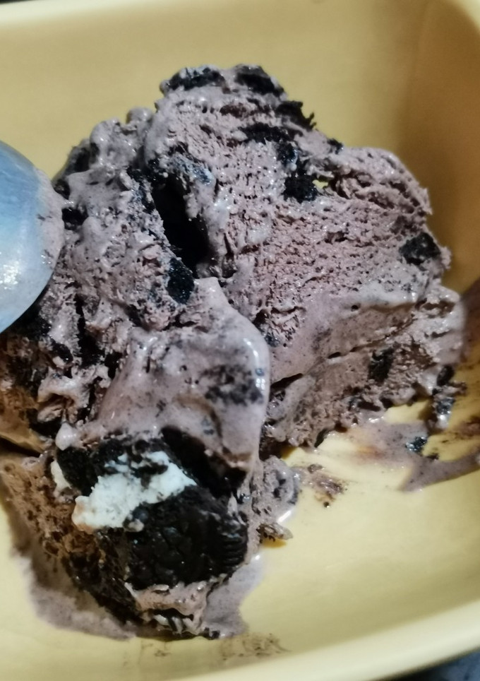 A picture of Chocolate Oreo Ice Cream.