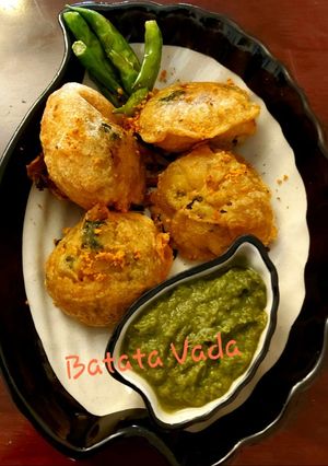 A picture of Batata Vada or Aloo Vada.