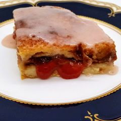 A picture of Jam and Bread Pudding.
