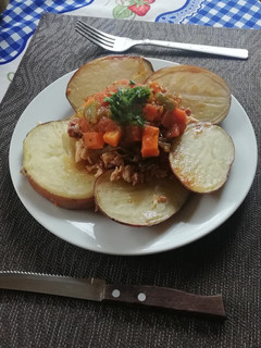 Una foto de Megamix (mix verduras, mix carnes, papas al horno)