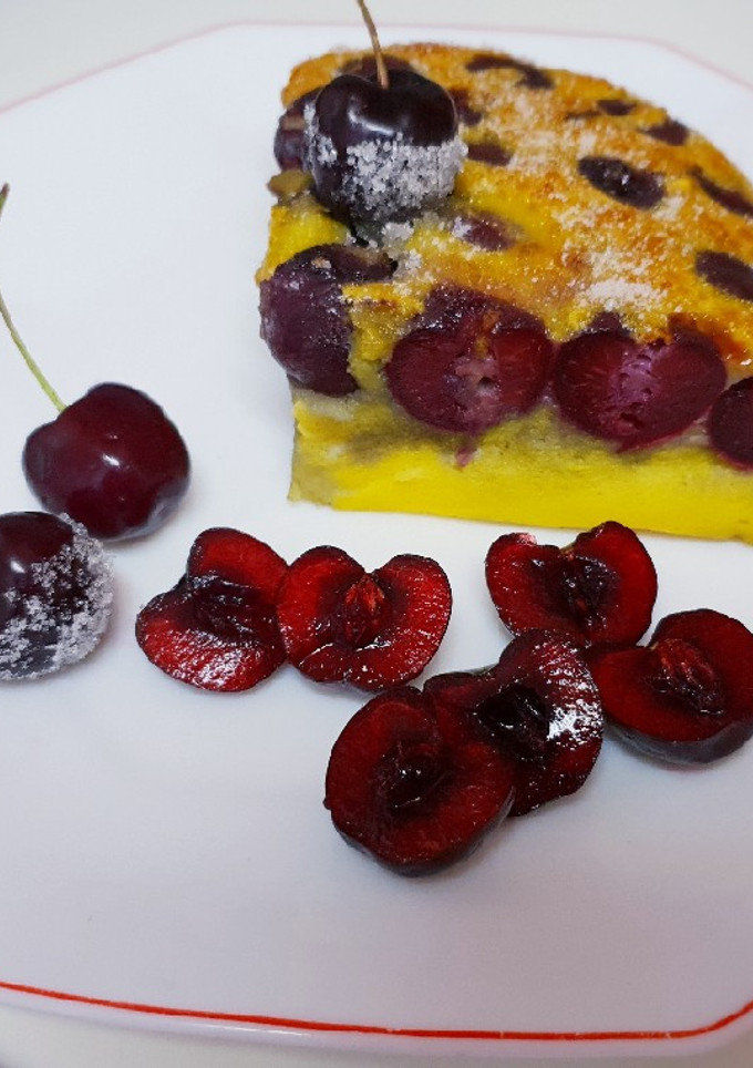 Una foto de Clafoutis🥧 de batido proteico, cerezas🍒 sin azúcar 2 VARIANTES