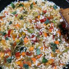 Una foto de Arroz de verduras con “sabor Mediterráneo”