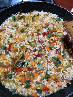 Una foto de Arroz de verduras con “sabor Mediterráneo”