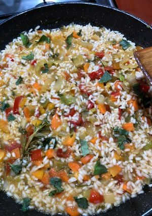 Una foto de Arroz de verduras con “sabor Mediterráneo”