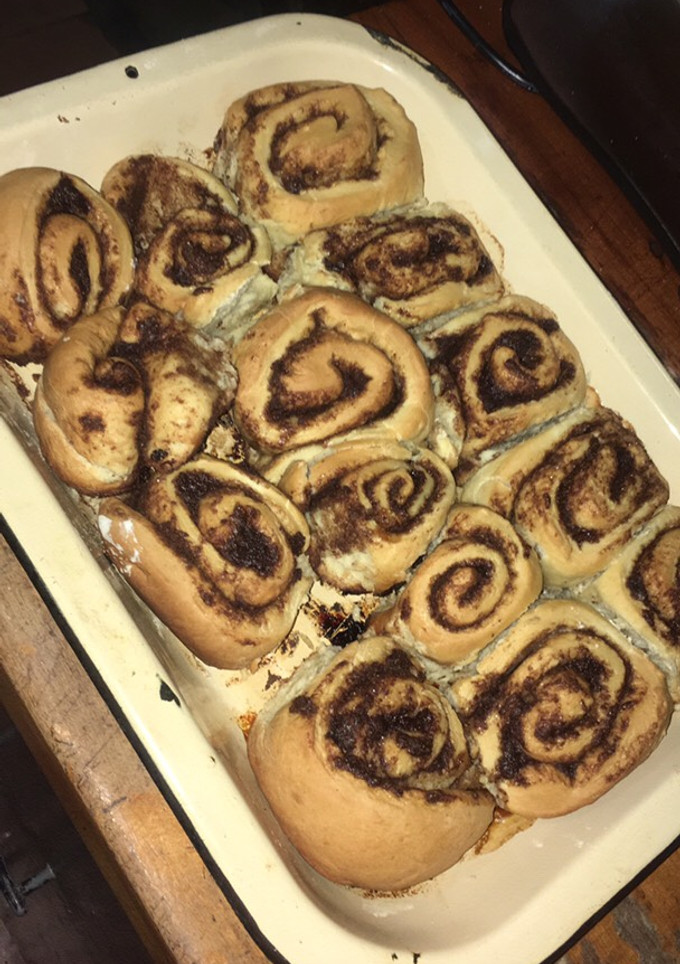 Una foto de Bandeja de rollos de canela