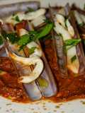 Cannolicchi al Vapore su Patè di Pomodoro ed Acciughe