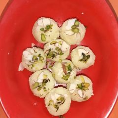 A picture of Coconut Ladoo.