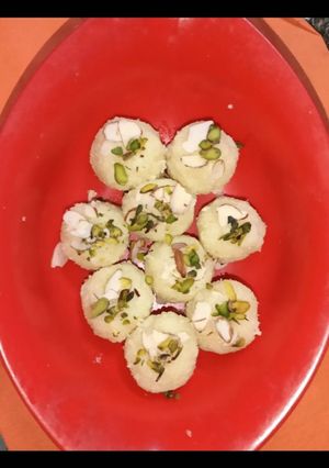 A picture of Coconut Ladoo.